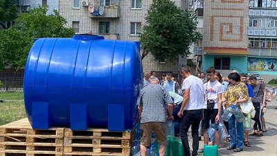 Працюють більш ніж 20 пунктів видачі води: яка ситуація з забезпеченням водою у Покрові на Дніпропетровщині Працюють більш ніж 20 пунктів видачі води: яка ситуація з забезпеченням водою у Покрові на Дніпропетровщині