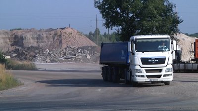 Ремонтують аварійні ділянки об'їзної Житомира Ремонтують аварійні ділянки об'їзної Житомира