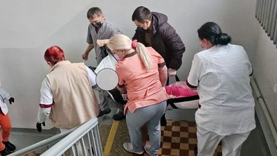 Через нічну атаку у Дніпрі евакуюють 105 пацієнтів лікарні: куди переведуть людей