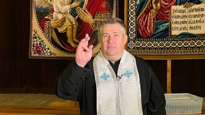У Тернополі священник веде богослужіння жестовою мовою