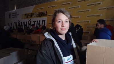 Продуктові набори жителям Харківщини формують волонтери в Тернополі