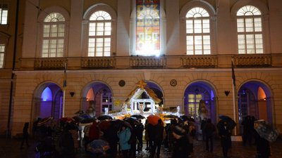 Різдвяну шопку відкрили біля львівської Ратуші Різдвяну шопку відкрили біля львівської Ратуші