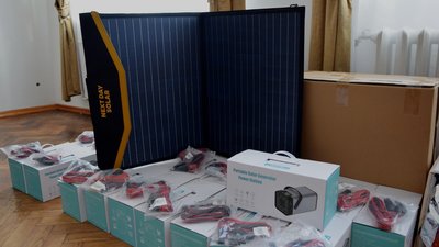 На Тернопільщині родини загиблих бійців отримали зарядні станції На Тернопільщині родини загиблих бійців отримали зарядні станції