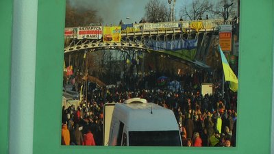 Один день на Майдані. У Житомирі відкрили фотовиставку "Скам’янілі душі" Один день на Майдані. У Житомирі відкрили фотовиставку "Скам’янілі душі"