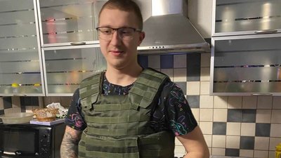 Рідні хлопців, які загинули під час бою під Сумами 7 березня, добиваються, щоб загиблих визнали військовослужбовцями Рідні хлопців, які загинули під час бою під Сумами 7 березня, добиваються, щоб загиблих визнали військовослужбовцями