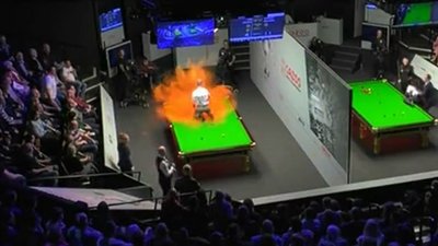 "Нереальний момент". Активісти перервали матчі чемпіонату світу зі снукеру, зіпсувавши ігровий стіл