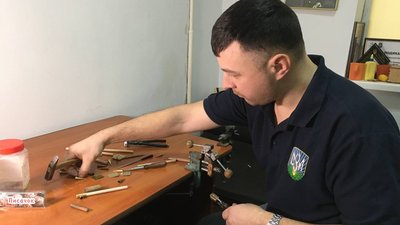 Тернополянин передав українцям за кордон три сотні писачків Тернополянин передав українцям за кордон три сотні писачків