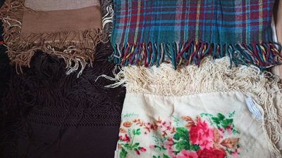 Хустка з міста, для немовлят та хустка-ковдра. Етнолабораторія "Баба Єлька" показала свою колекцію Хустка з міста, для немовлят та хустка-ковдра. Етнолабораторія "Баба Єлька" показала свою колекцію