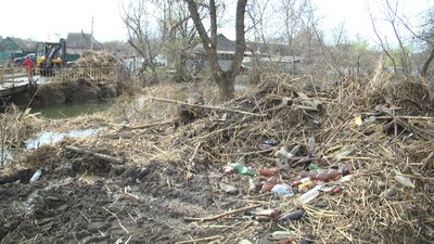 Берегову лінію укріпили, збитки ще підраховують: на околицях Краматорська ліквідовують наслідки підтоплення