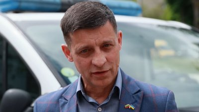 Тернопільській обласній лікарні передали автомобіль швидкої допомоги Тернопільській обласній лікарні передали автомобіль швидкої допомоги