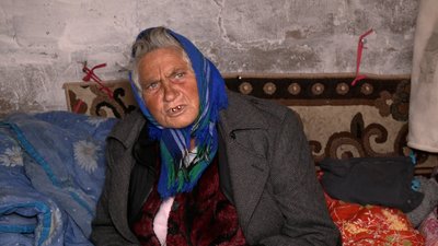"Буде дом бабі": у Чернігові волонтери відбудовують житло для сестер, що живуть у курятнику "Буде дом бабі": у Чернігові волонтери відбудовують житло для сестер, що живуть у курятнику