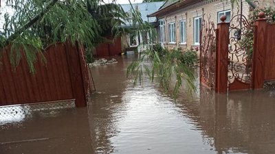 Підтоплені домівки, повалені дерева та травмовані люди: про наслідки негоди на Одещині Підтоплені домівки, повалені дерева та травмовані люди: про наслідки негоди на Одещині