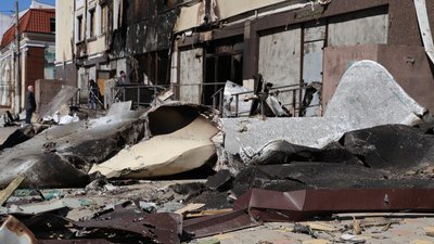 Наслідки російського обстрілу середмістя Херсона
