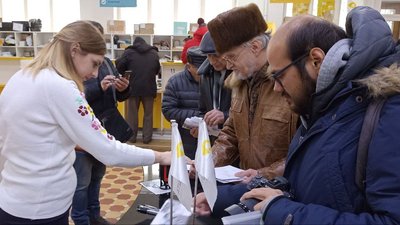 "Зброя перемоги": у Житомирі погасили поштову марку до Дня ЗСУ "Зброя перемоги": у Житомирі погасили поштову марку до Дня ЗСУ