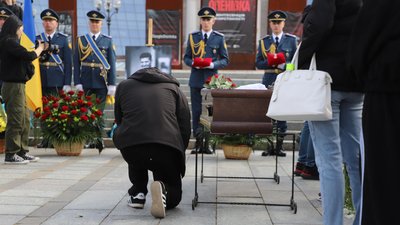 Прощання із полеглим льотчиком Маратом Мамбетовим