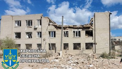 Прокуратура показала наслідки обстрілу Покотилівки під Харковом: фото Прокуратура показала наслідки обстрілу Покотилівки під Харковом: фото