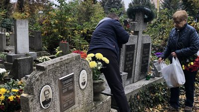 В Ужгороді відзначають День пам’яті померлих В Ужгороді відзначають День пам’яті померлих