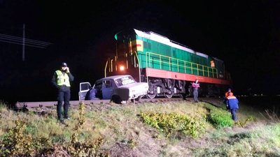 На Херсонщині поїзд протаранив автівку