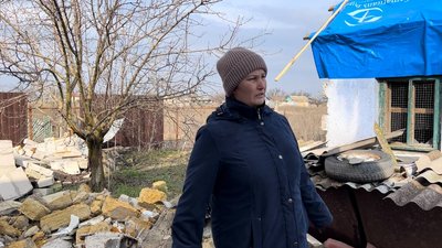 Дома руїни. В село на Херсонщині повертаються люди, аби відновити житло Дома руїни. В село на Херсонщині повертаються люди, аби відновити житло