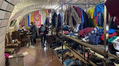 У Чернівцях відкрили гуманітарний дитячий хаб для переселенців: що там можна отримати У Чернівцях відкрили гуманітарний дитячий хаб для переселенців: що там можна отримати
