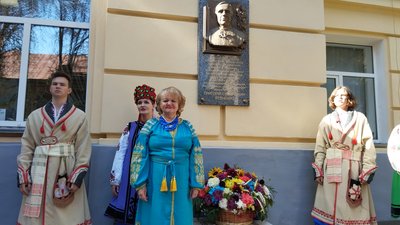 У Полтаві відкрили барельєф засновнику та керівнику хору «Калина» Григорію Левченку У Полтаві відкрили барельєф засновнику та керівнику хору «Калина» Григорію Левченку