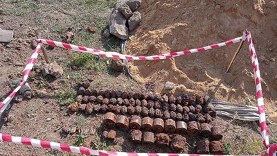У Запорізькій області співробітники ДСНС виявили та знешкодили 79 гранат та 17 набоїв