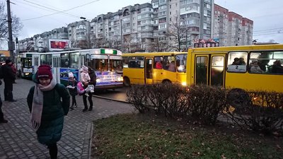 Запровадженння е-квитка у Луцьку: ситуація на зупинках міста