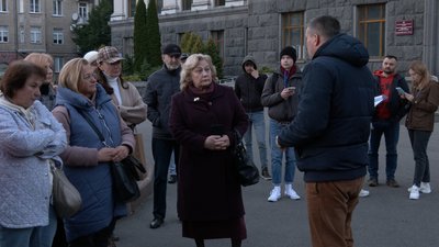 Лучани зібрала підписи проти капремонтів у місті під час війни. Що далі Лучани зібрала підписи проти капремонтів у місті під час війни. Що далі