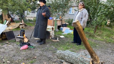 Готують їжу на багатті та потерпають від холоду. Як живе деокупований Лиман