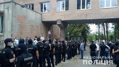 Сутички біля диспансеру у Харкові: поліція відкрила провадження за трьома статтями