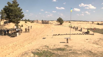 Різні за віком і фахом, але за добу готові стати на захист України. Історія резервіста з Херсона