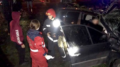 На Миколаївщині внаслідок ДТП чоловіка заблокувало в автівці На Миколаївщині внаслідок ДТП чоловіка заблокувало в автівці