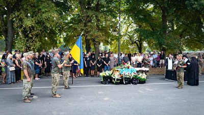 В Ужгороді попрощалися з полеглим воїном Віталієм Петюшкою В Ужгороді попрощалися з полеглим воїном Віталієм Петюшкою