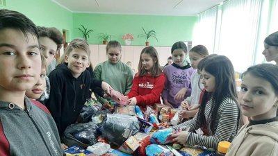 На Тернопільщині учні зібрали допомогу для українських бійців На Тернопільщині учні зібрали допомогу для українських бійців
