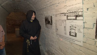 Оновили маршрути: після карантину відновили екскурсії Уманським підземеллям Оновили маршрути: після карантину відновили екскурсії Уманським підземеллям