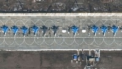 Літаки та танки. WSJ оприлюднив нові фото російських сил біля українського кордону