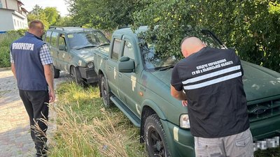 Перевозили авто під виглядом гумдопомоги для ЗСУ: на Львівщині затримали чоловіка