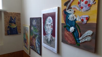 У Бердичеві на Житомирщині в приміщенні суду презентували експозицію учнівських картин