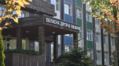 Працівники дитячої Кіровоградської обллікарні переказали частину заробітку на потреби армії