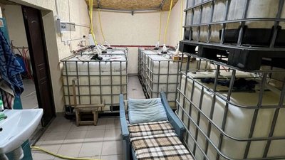 Виготовлення сурогатного спирту та алкоголю: на Миколаївщині судитимуть чоловіка