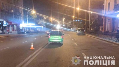 Нічна аварія у Рівному: жінка-пішохід потрапила під авто, вона без свідомості Нічна аварія у Рівному: жінка-пішохід потрапила під авто, вона без свідомості