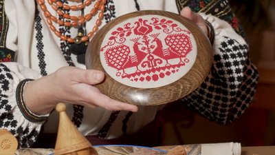 "Я віднайшов себе у дереві": понад 13 років народний майстер із Сарн Ігор Петрук займається різьбою "Я віднайшов себе у дереві": понад 13 років народний майстер із Сарн Ігор Петрук займається різьбою