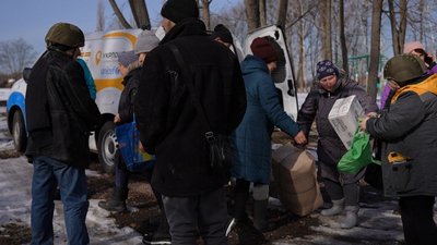 "Поштові історії з прикордоння": як на Сумщині працює бойове відділення "Укрпошти" "Поштові історії з прикордоння": як на Сумщині працює бойове відділення "Укрпошти"
