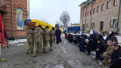 У Хмельницькому попрощались з двома військовослужбовцями