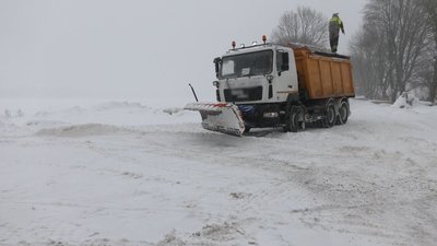 Вантажівки зупинились: негода на Новгород-Сіверщині Вантажівки зупинились: негода на Новгород-Сіверщині
