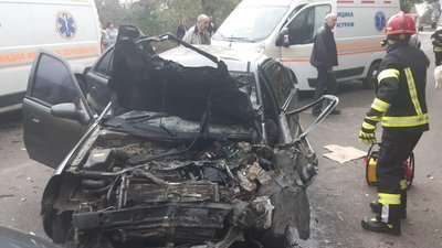 Потрійна ДТП з маршруткою у Рівному: є загиблий, травмовано семеро Потрійна ДТП з маршруткою у Рівному: є загиблий, травмовано семеро
