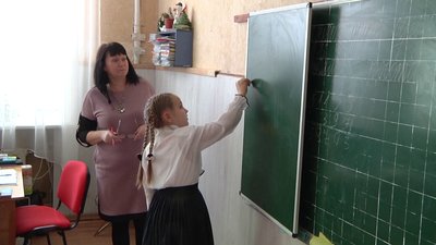Учнів 4 та 9 класів звільнили від ДПА: як це сприйняли школярі та вчителі Херсона Учнів 4 та 9 класів звільнили від ДПА: як це сприйняли школярі та вчителі Херсона