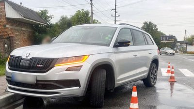 Водій автомобіля "Skoda" наїхав на 52-річну пішохідку