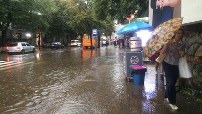 В Івано-Франківську затопило вулиці, будинки В Івано-Франківську затопило вулиці, будинки
