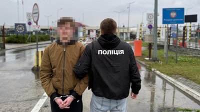 В Україну екстрадовано організатора схеми незаконного виїзду військовозобов’язаного